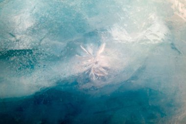 Buz yapısının soyut arkaplanı. mavi şeffaf buz şekli