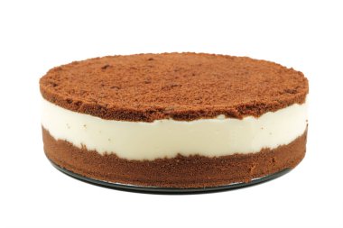 Beyaz arka planda izole edilmiş çikolatalı pasta.