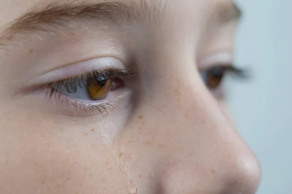 Καστανά Μάτια Δάκρυα Από Κοντά Δάκρυ Στο Μάτι Του Κοριτσιού — Φωτογραφία Αρχείου