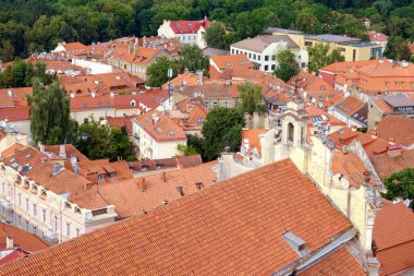  Vilnius Üniversitesi kulesinden Vilnius şehir çatılarının hava manzarası