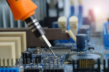 Hasarlı elektronik devre lehimleme