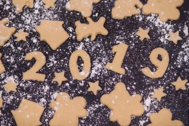 Yeni yıl 2019, hazırlık, şekil 2019'da tanımlama bilgilerini. Pişirme üzerinde tatil tatlılar için çiğ hamur.