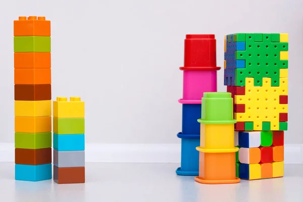 Crianças Educação Brinquedos Plástico Fundo Branco Espaço Cópia — Fotografia de Stock