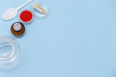 Bilim deneyleri, kimya laboratuvar kimyasal reaktifler tabloyla kopyalamak spase, üstten görünüm, düz lay.