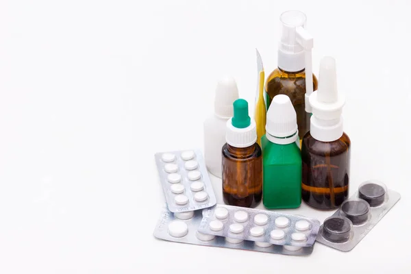 Ποικιλία Φαρμάκων Και Χαπιών Λευκό Φόντο Ιδέα Της Λίστας Φαρμάκων — Φωτογραφία Αρχείου