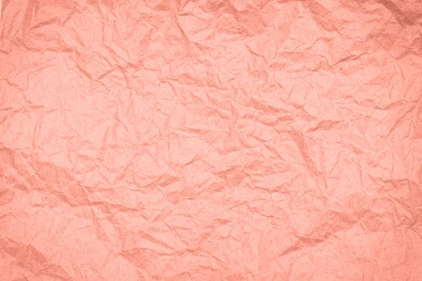 要旨包装クラフトしわ紙の質感 流行色でトーン背景2020サンゴピンク — ストック写真