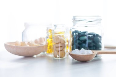 Vitaminler, takviyeler, sağlıklı yaşam konsepti..