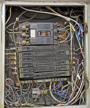 Elektrik kalkanı, kötü kalite elektrik kabloları. Retro