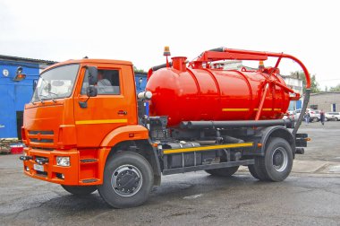 Endüstriyel arabalar. Kanalizasyon septik kamyon. Buldozer. Rusya