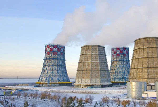 Territorio Central Térmica Eléctrica Tanques Acumuladores Torres Refrigeración Primer Plano — Foto de Stock