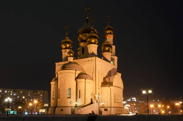 Nachtbild Einer Orthodoxen Kathedrale Goldene Kuppeln Licht Der Straßenlaternen Russland — Stockfoto