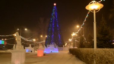 Şehir yeni yıl ağacı Rusya. Sibirya, Abakan. Noel