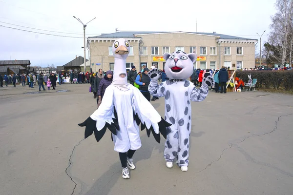 Черногория 2006 2019 Люди Маскарадных Костюмах Общегородском Празднике Около Конца — стоковое фото