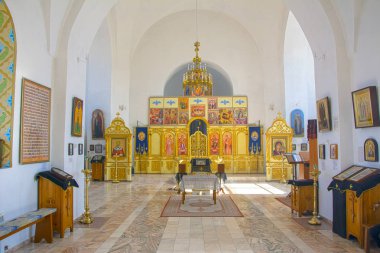 Küçük bir il kilise, iç dekorasyon iç. Simgeler, dualar. Rusya