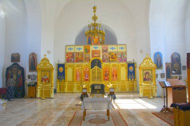 Küçük bir il kilise, iç dekorasyon iç. Simgeler, dualar. Rusya