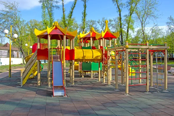 Dětské Hřiště Veřejném Parku Rusko Jaro — Stock fotografie
