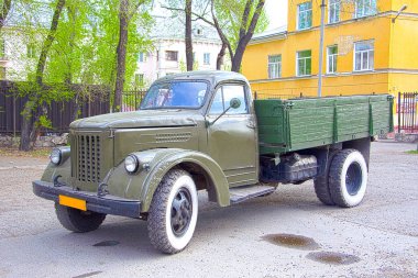 Sovyetler Birliği'nde üretilen askeri retro kamyon. Üretim yılı 1960.