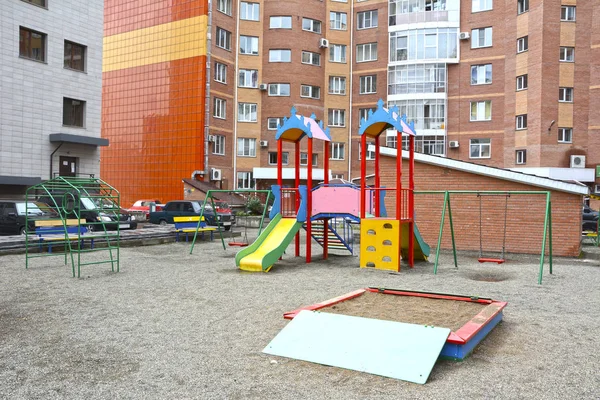 Parque Infantil Pátio Prédio Apartamento Rússia Sibéria Verão — Fotografia de Stock
