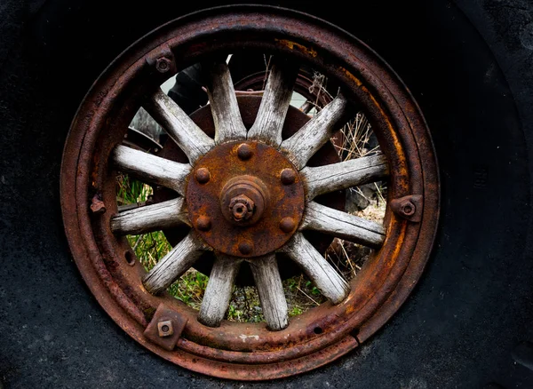 Vintage Antique Automotive Tractor Wood Wheel Spokes Close — Stock Photo, Image