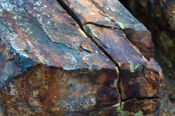 Mineral Hierro Rica Piedra Ornamental Corte Con Grietas —  Fotos de Stock