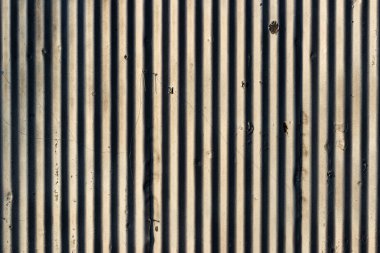 Eski sıkıntılı boyalı kırık beyaz duvar çizgileri ve gölgeler