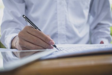 Evrak işleriyle ilgili bilgileri kapatıyoruz. İş finansmanı işi, profesyonel kalem kağıdı.