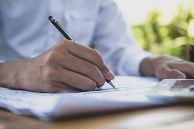 Evrak işleriyle ilgili bilgileri kapatıyoruz. İş finansmanı işi, profesyonel kalem kağıdı.