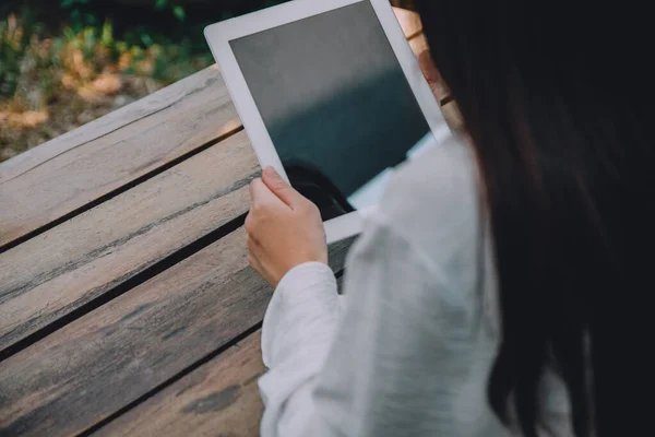 Las Mujeres Asiáticas Utilizan Tableta Trabajo Concepto Casa Empresa Tecnología — Foto de Stock