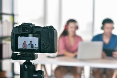 vlogger internet yıldızı pazarlamacısı başlangıçta küçük işletmeler yayınladı