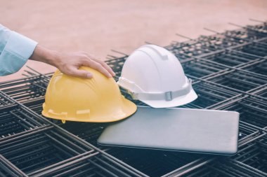 Mühendislik inşaatı, emlak inşaatı projesinde bilgisayar denetleme işi tutuyor.