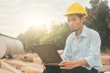 Mühendislik inşaatı, emlak inşaatı projesinde bilgisayar denetleme işi tutuyor.