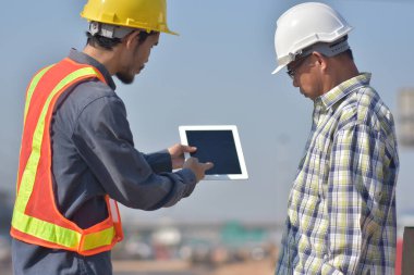 İnşaat Mühendisliği, emlak mimarisi için beyaz tablet uygulaması kullanıyor