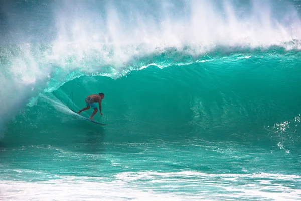 Surfer Reitet Barrel Sektion Der Großen Grünen Welle Padang Padang — Stockfoto