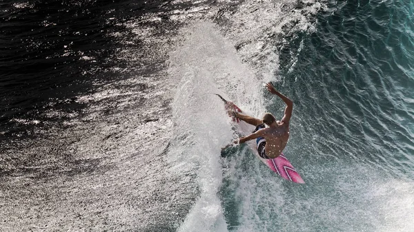 Surfista Realizando Maniobra Recorte Labio Ola Azul Padang Padang Bali —  Fotos de Stock