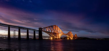 akşam Queensferry İskoçya Edinburgh yakınındaki içinde 2 Köprüsü