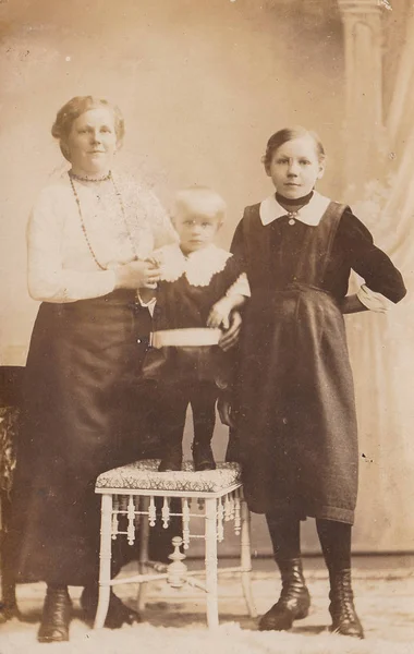 Mother Children Posing Studio Photographer — Stock Photo, Image