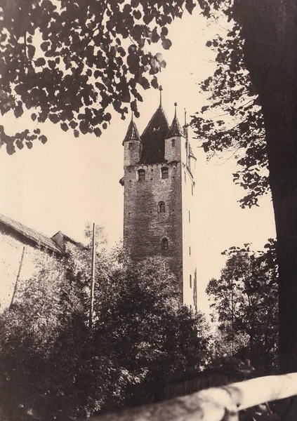 Χαμηλή Γωνία Θέα Του Πύργου Πύργους Στην Κορυφή Φωτογραφία Αρχείου