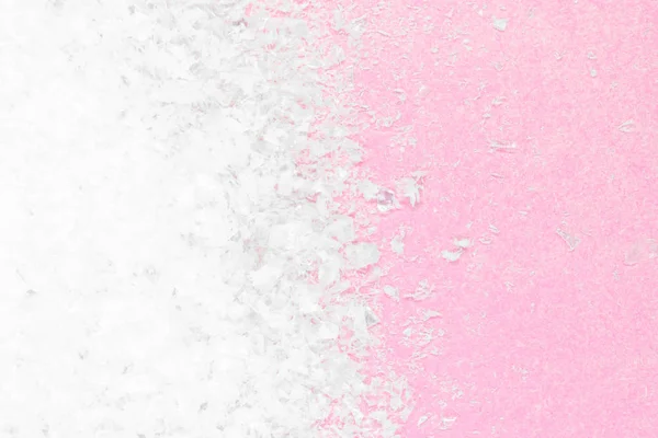 Nieve Artificial Blanca Sobre Fondo Rosa — Foto de Stock