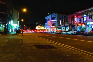 Singapur - 13 Ekim 2018. Gece zaman sokak hayatı