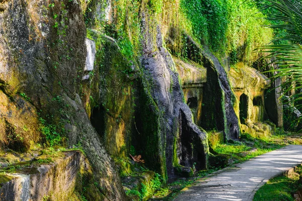 Gemeißelt Steinernen Alten Gunung Kawi Tempel Mit Königlichen Gräbern Die — Stockfoto