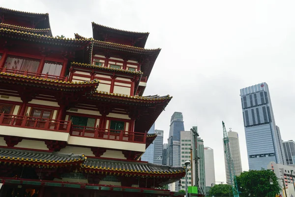 シンガポール 2018 仏の歯の遺物寺と中華街で曇りや雨の日の間に博物館 — ストック写真