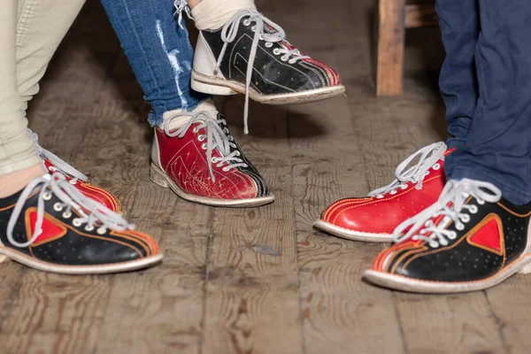 Koncept Volného Času Zábavy Aktivit Abstraktní Zázemí Lidí Nohy Bowling — Stock fotografie