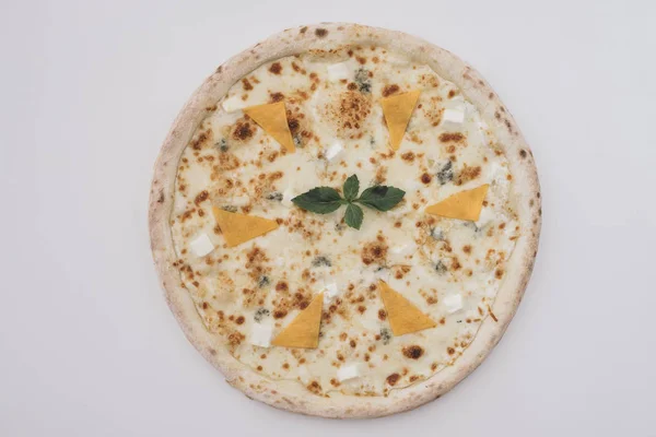 Pizza 4 Käse auf weißem Hintergrund — Stockfoto