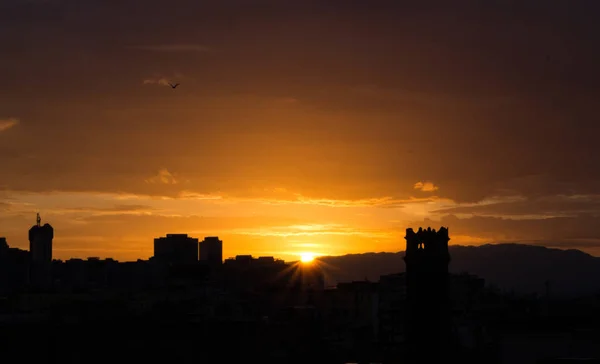 Salida Del Sol Sobre Nápoles Italia Sol Naciente Con Siluetas —  Fotos de Stock