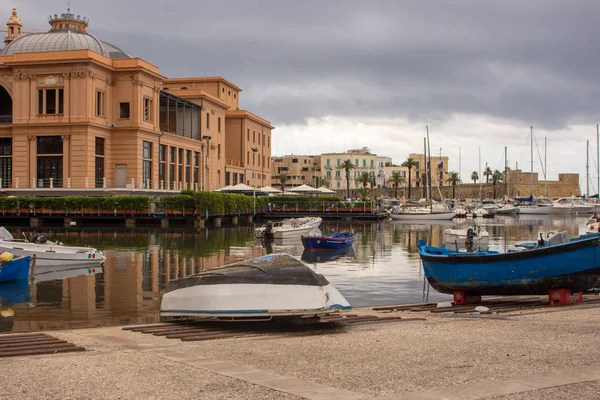 Hafen Mit Booten Und Yachten Bari Süditalien Marinelandschaft Palast Und — Stockfoto