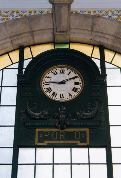 Antiguo Reloj Estación Central Oporto Portugal Salón Famosa Estación Tren —  Fotos de Stock