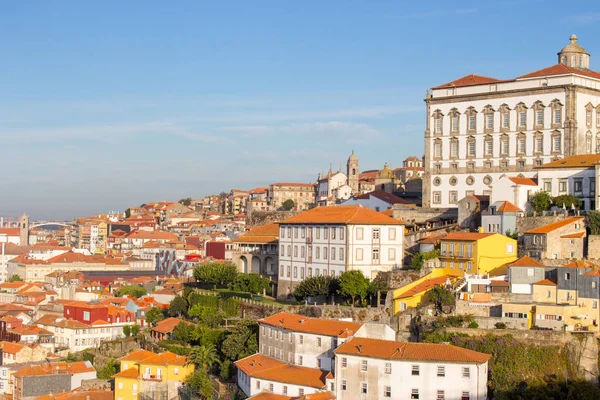 Porto Panoramische Bezienswaardigheid Zonnige Dag Oude Gebouwen Met Rode Bakstenen — Stockfoto