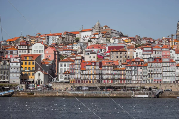 Rivier Douro Met Kleurrijke Dijk Van Porto Porto Panoramische Bezienswaardigheid — Stockfoto