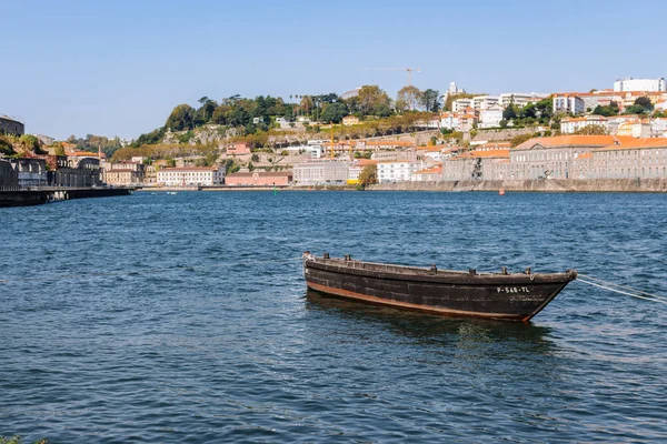 Stara Łódź Rybacka Rzece Douro Porto Portugalia Brązowy Retro Łódź — Zdjęcie stockowe