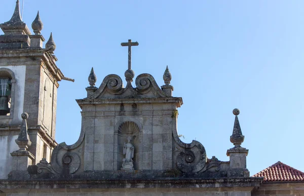 Exterior Igreja Antiga Com Cruz Estátua Fachada Catedral Medieval Conceito — Fotografia de Stock